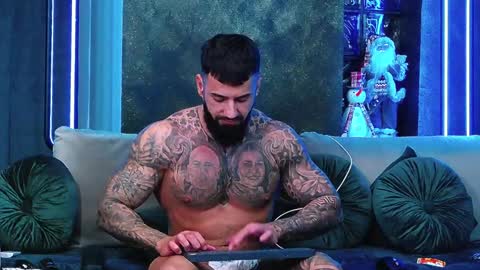 Snapshot of masterkingofmuscle chatting on December 5, 2024, 3:06 pm masterkingofmuscle online show from December 5, 2024, 3:06 pm