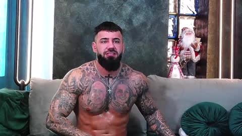 Snapshot of masterkingofmuscle chatting on December 19, 2024, 8:02 am masterkingofmuscle online show from December 19, 2024, 8:02 am