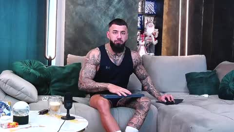 Snapshot of masterkingofmuscle chatting on January 3, 2025, 8:21 am masterkingofmuscle online show from January 3, 2025, 8:21 am