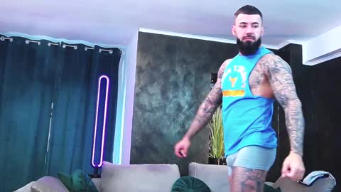 Snapshot of masterkingofmuscle chatting on January 10, 2025, 6:31 am masterkingofmuscle online show from January 10, 2025, 6:31 am