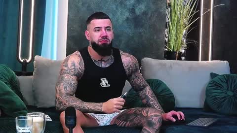 Snapshot of masterkingofmuscle chatting on January 13, 2025, 6:16 am masterkingofmuscle online show from January 13, 2025, 6:16 am