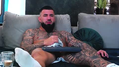 Snapshot of masterkingofmuscle chatting on January 13, 2025, 9:19 am masterkingofmuscle online show from January 13, 2025, 9:19 am