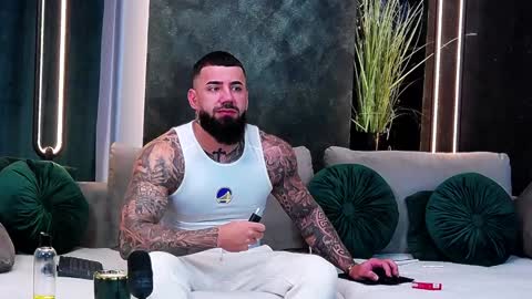 Snapshot of masterkingofmuscle chatting on January 22, 2025, 6:31 am masterkingofmuscle online show from January 22, 2025, 6:31 am