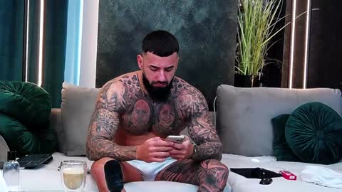 Snapshot of masterkingofmuscle chatting on January 24, 2025, 7:08 am masterkingofmuscle online show from January 24, 2025, 7:08 am