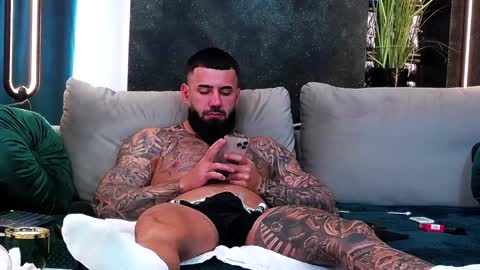 Snapshot of masterkingofmuscle chatting on January 29, 2025, 11:41 am masterkingofmuscle online show from January 29, 2025, 11:41 am