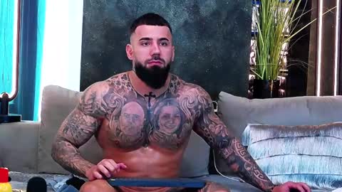 Snapshot of masterkingofmuscle chatting on February 14, 2025, 10:07 am masterkingofmuscle online show from February 14, 2025, 10:07 am