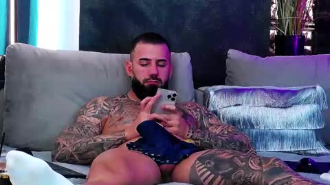 Snapshot of masterkingofmuscle chatting on February 25, 2025, 10:15 am masterkingofmuscle online show from February 25, 2025, 10:15 am