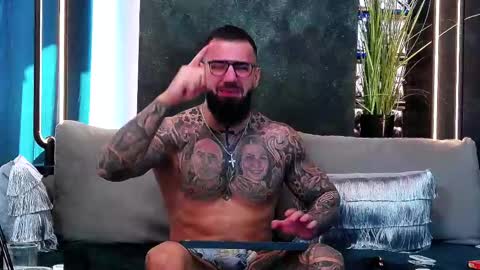 Snapshot of masterkingofmuscle chatting on March 5, 2025, 10:11 am masterkingofmuscle online show from March 5, 2025, 10:11 am