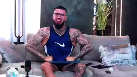 Snapshot of masterkingofmuscle chatting on March 10, 2025, 7:21 am masterkingofmuscle online show from March 10, 2025, 7:21 am