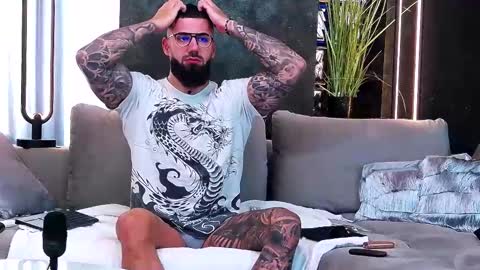 Snapshot of masterkingofmuscle chatting on March 12, 2025, 8:19 am masterkingofmuscle online show from March 12, 2025, 8:19 am