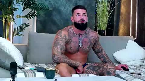 Snapshot of masterkingofmuscle chatting on September 17, 2025, 7:32 am masterkingofmuscle online show from September 17, 2025, 7:32 am