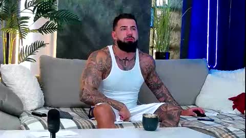 Snapshot of masterkingofmuscle chatting on October 1, 2025, 6:52 am masterkingofmuscle online show from October 1, 2025, 6:52 am