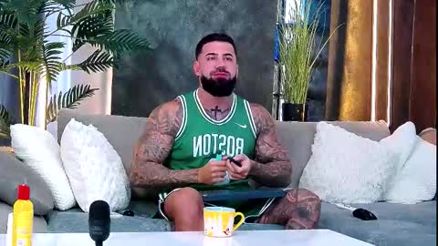 Snapshot of masterkingofmuscle chatting on October 6, 2025, 7:28 am masterkingofmuscle online show from October 6, 2025, 7:28 am