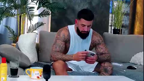 Snapshot of masterkingofmuscle chatting on October 9, 2025, 11:30 am masterkingofmuscle online show from October 9, 2025, 11:30 am