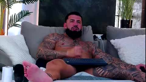 Snapshot of masterkingofmuscle chatting on October 10, 2025, 6:45 am masterkingofmuscle online show from October 10, 2025, 6:45 am