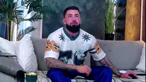 Snapshot of masterkingofmuscle chatting on October 16, 2025, 8:15 am masterkingofmuscle online show from October 16, 2025, 8:15 am