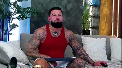 Snapshot of masterkingofmuscle chatting on October 20, 2025, 10:49 am masterkingofmuscle online show from October 20, 2025, 10:49 am