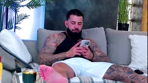 Snapshot of masterkingofmuscle chatting on October 22, 2025, 10:26 am masterkingofmuscle online show from October 22, 2025, 10:26 am