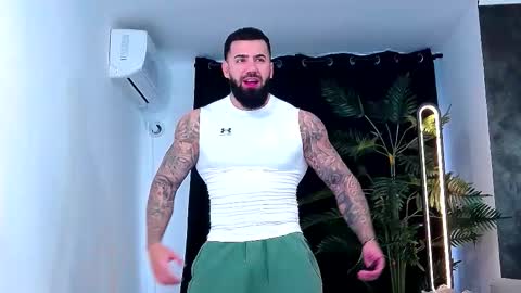 Snapshot of masterkingofmuscle chatting on November 6, 2025, 8:04 am masterkingofmuscle online show from November 6, 2025, 8:04 am