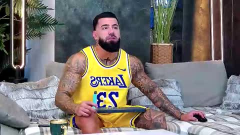 Snapshot of masterkingofmuscle chatting on November 8, 2025, 9:20 am masterkingofmuscle online show from November 8, 2025, 9:20 am