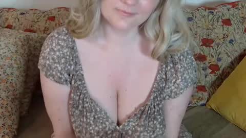 Snapshot of mathilde_solveig chatting on February 9, 2025, 1:55 am mathilde_solveig online show from February 9, 2025, 1:55 am