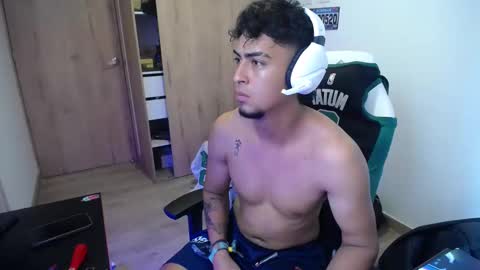 Snapshot of matias_bianco01 chatting on September 18, 2025, 2:52 pm matias online show from September 18, 2025, 2:52 pm