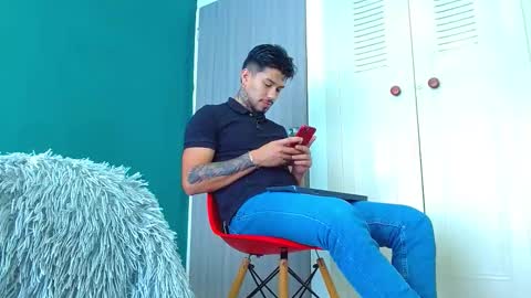 matteo_leto online show from November 12, 2025, 3:01 pm