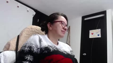 Snapshot of mature_wolf chatting on December 17, 2024, 11:49 am Sonia online show from December 17, 2024, 11:49 am