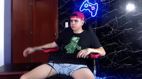 Snapshot of maty_hard chatting on December 7, 2024, 7:10 pm Matias online show from December 7, 2024, 7:10 pm