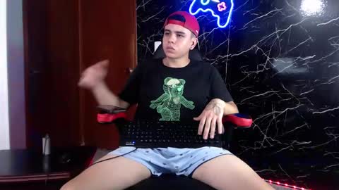 Snapshot of maty_hard chatting on December 7, 2024, 10:17 pm Matias online show from December 7, 2024, 10:17 pm