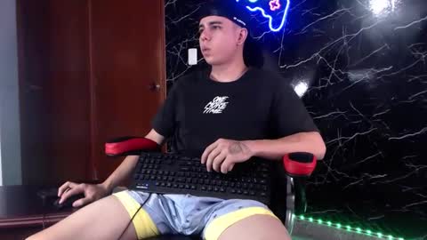 Snapshot of maty_hard chatting on January 4, 2025, 3:17 pm Matias online show from January 4, 2025, 3:17 pm