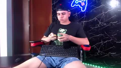 Snapshot of maty_hard chatting on January 7, 2025, 9:50 am Matias online show from January 7, 2025, 9:50 am