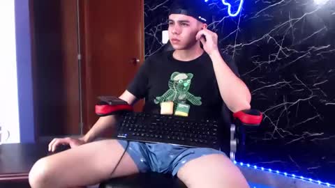 Snapshot of maty_hard chatting on January 7, 2025, 12:52 pm Matias online show from January 7, 2025, 12:52 pm