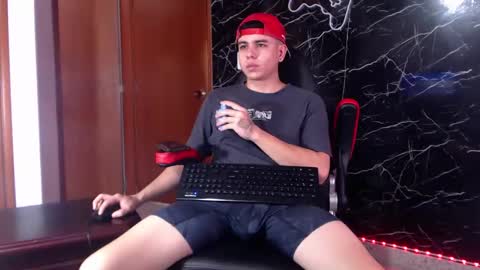 Snapshot of maty_hard chatting on January 27, 2025, 4:43 pm Matias online show from January 27, 2025, 4:43 pm