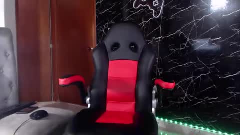 Snapshot of maty_hard chatting on March 5, 2025, 7:49 pm Matias online show from March 5, 2025, 7:49 pm