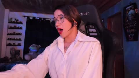 Snapshot of mavis_fuentes chatting on December 13, 2024, 11:39 pm Hilary online show from December 13, 2024, 11:39 pm