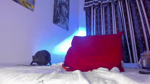 Snapshot of max_val chatting on December 23, 2024, 2:39 pm Max online show from December 23, 2024, 2:39 pm