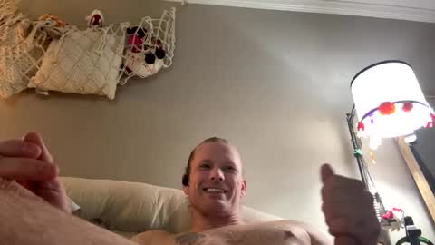 Snapshot of maxaux chatting on October 20, 2025, 7:36 pm Max online show from October 20, 2025, 7:36 pm