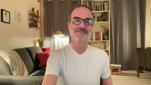 Snapshot of maxbow chatting on February 5, 2025, 8:14 pm Max Mikado online show from February 5, 2025, 8:14 pm