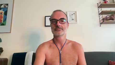 Snapshot of maxbow chatting on October 21, 2025, 2:51 pm Max Mikado online show from October 21, 2025, 2:51 pm