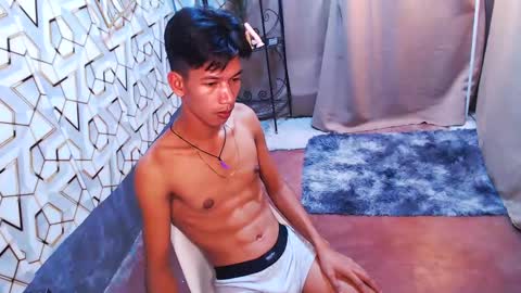 Snapshot of maxiebunny99 chatting on February 9, 2025, 2:18 pm Reyn online show from February 9, 2025, 2:18 pm