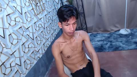 Snapshot of maxiebunny99 chatting on February 12, 2025, 11:51 pm Reyn online show from February 12, 2025, 11:51 pm