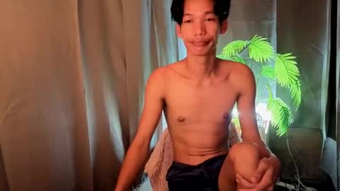 Snapshot of maxiebunny99 chatting on September 22, 2025, 9:17 pm Reyn online show from September 22, 2025, 9:17 pm