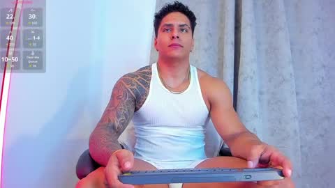 Snapshot of maximoscott_ chatting on February 5, 2025, 12:27 pm Maximoscott online show from February 5, 2025, 12:27 pm