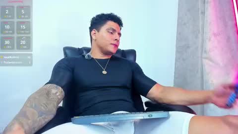 Snapshot of maximoscott_ chatting on March 1, 2025, 9:37 pm Maximoscott online show from March 1, 2025, 9:37 pm