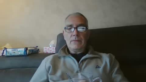 Snapshot of maxou569 chatting on October 6, 2025, 6:44 am maxou569 online show from October 6, 2025, 6:44 am