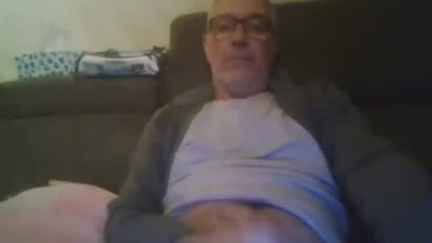 Snapshot of maxou569 chatting on November 8, 2025, 8:03 am maxou569 online show from November 8, 2025, 8:03 am