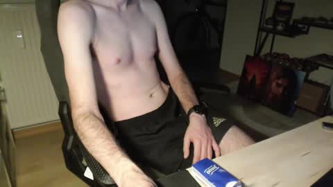 Snapshot of maxp0wer23 chatting on January 18, 2025, 6:32 pm Max online show from January 18, 2025, 6:32 pm