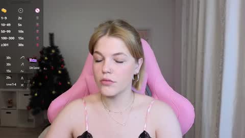 Snapshot of maya_blonde18 chatting on December 13, 2024, 3:16 am Maya online show from December 13, 2024, 3:16 am