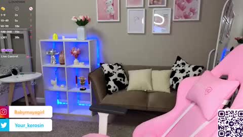 Snapshot of maya_blonde18 chatting on February 21, 2025, 3:45 am Maya online show from February 21, 2025, 3:45 am